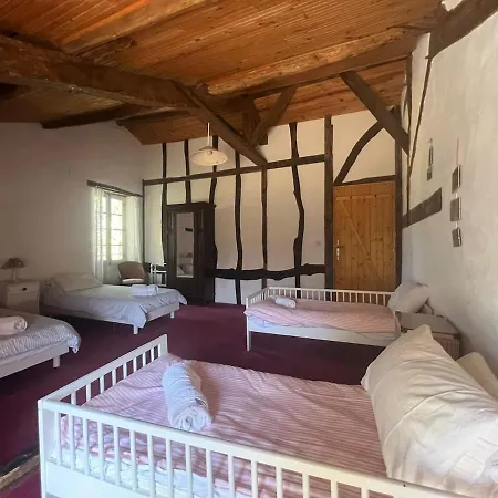 Large House With Pool Sleeping Up To 10 People ヴィラ