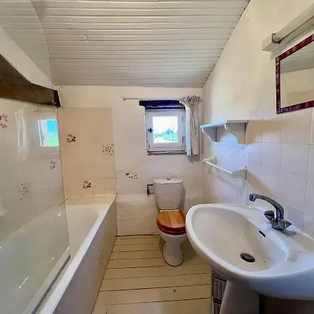 Large House With Pool Sleeping Up To 10 People 빌라 *