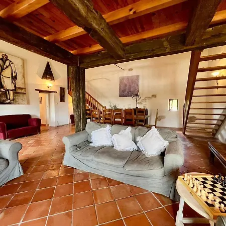 Villa Large House With Pool Sleeping Up To 10 People *