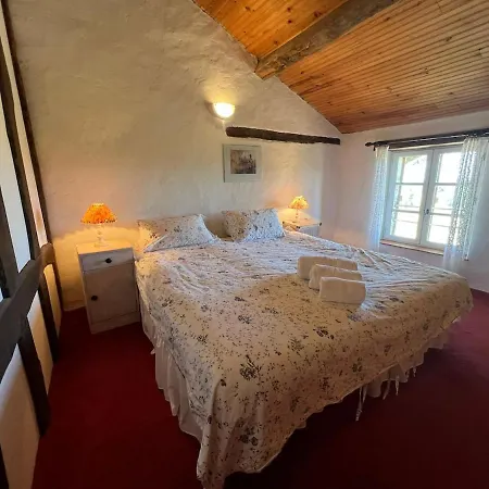 Large House With Pool Sleeping Up To 10 People *