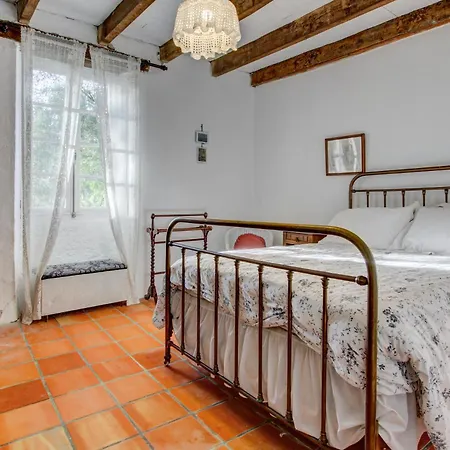Large House With Pool Sleeping Up To 12 People