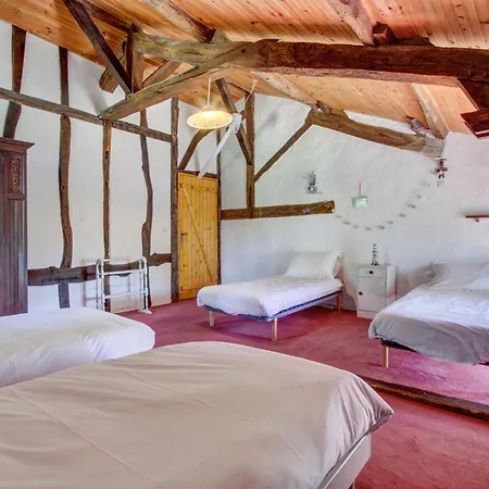 Large House With Pool Sleeping Up To 10 People Villa