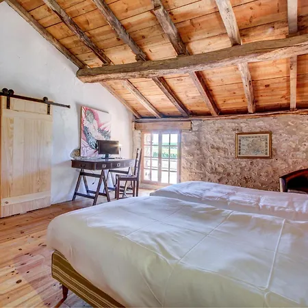 빌라 Large House With Pool Sleeping Up To 10 People