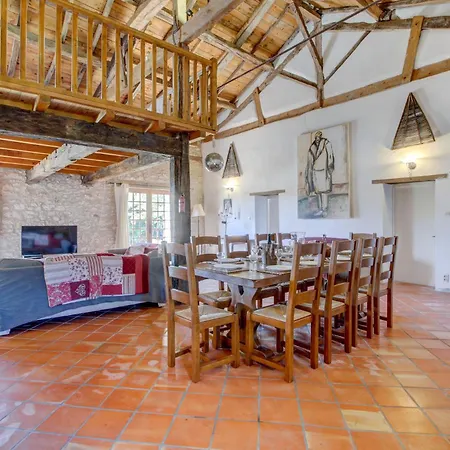 Large House With Pool Sleeping Up To 10 People 빌라