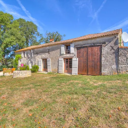 Large House With Pool Sleeping Up To 10 People