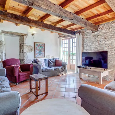 Large House With Pool Sleeping Up To 10 People *