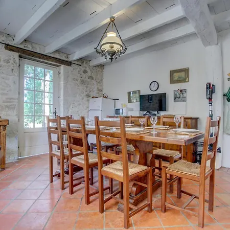 Large House With Pool Sleeping Up To 12 People Villa *