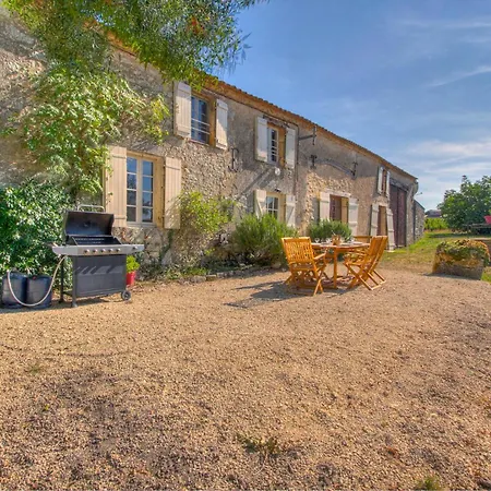 빌라 Large House With Pool Sleeping Up To 10 People