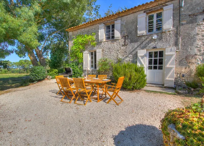 别墅 Large House With Pool Sleeping Up To 10 People *