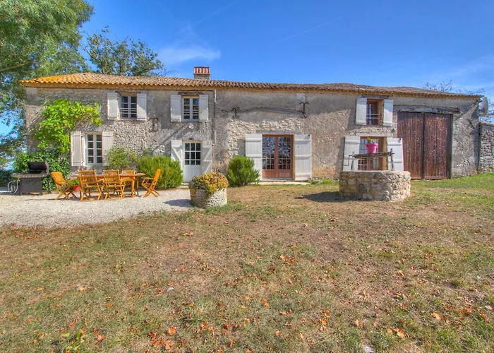 Large House With Pool Sleeping Up To 10 People